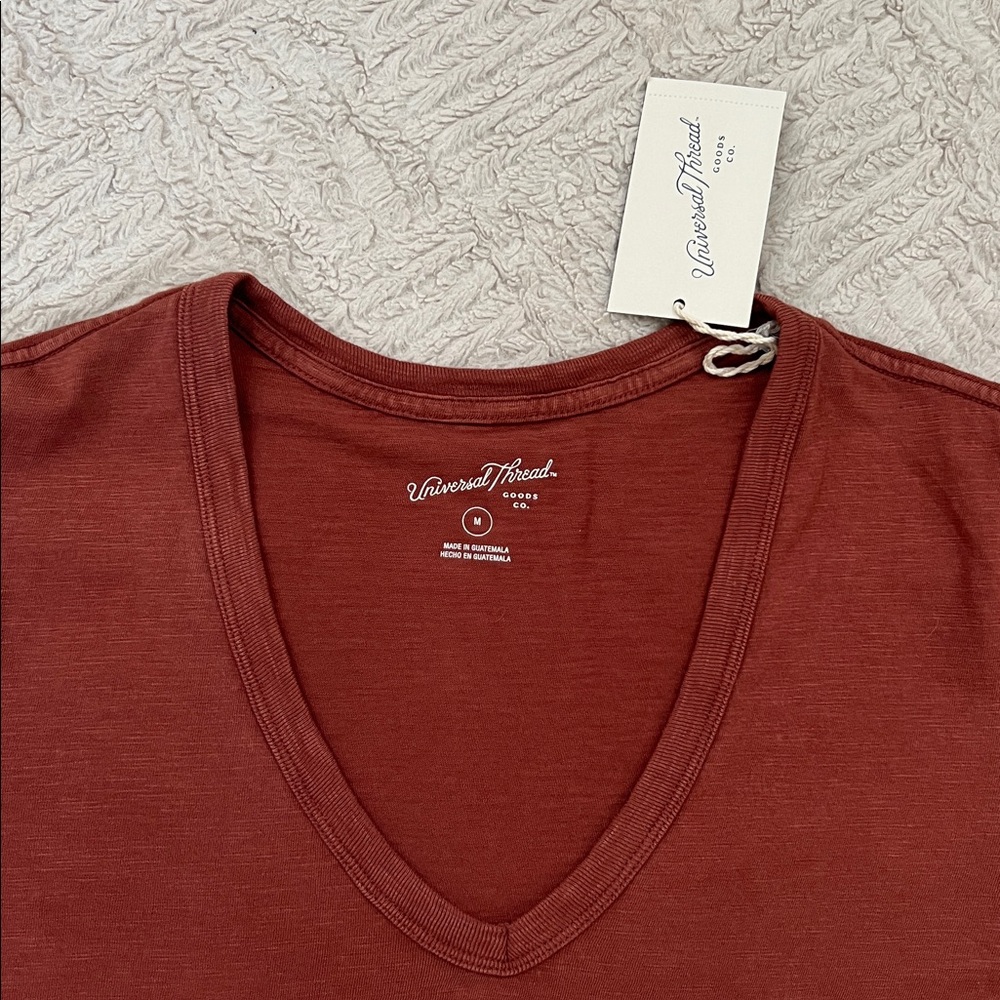 Universal Thread v-neck short sleeve t-shirt,
Size Medium, New with tags - Picture 3 of 16